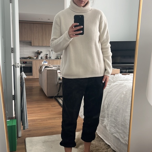 Jenni Kayne Cashmere Turtleneck - Picture 14 of 14